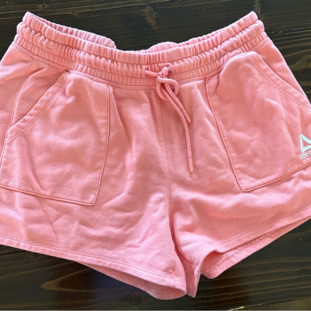 Reebok Women's coral Pink Shorts L